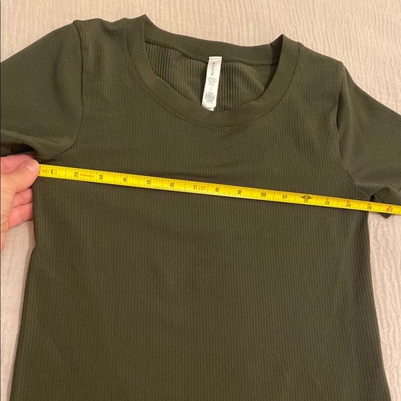 ATHLETA Dark Grenn Tee . Size S - Picture 6 of 6